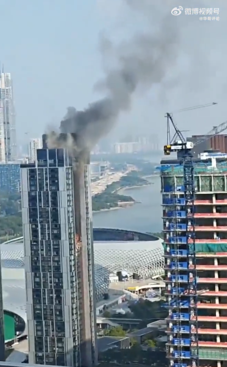 位於深圳灣的住宅高樓悅府二期一層單位發生爆炸(影片截圖)