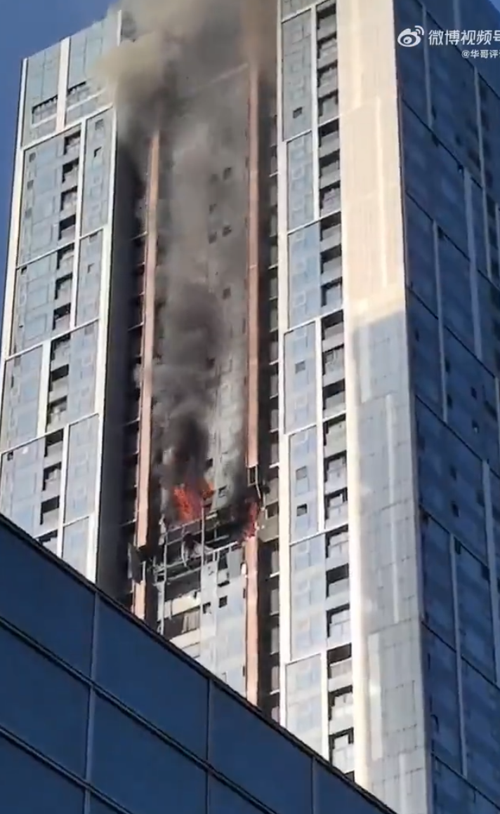 位於深圳灣的住宅高樓悅府二期一層單位發生爆炸(影片截圖)