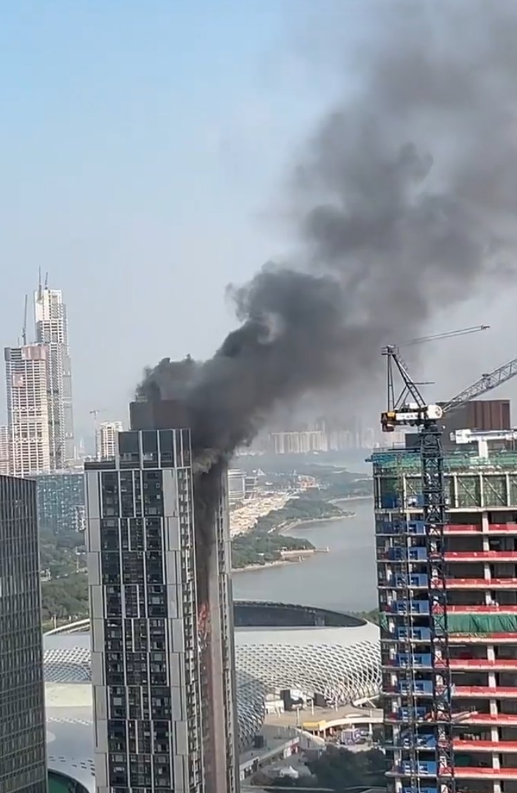 位於深圳灣的住宅高樓悅府二期一層單位發生爆炸(影片截圖)