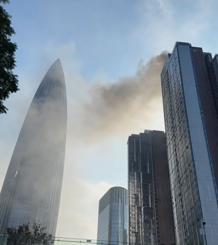 位於深圳灣的住宅高樓悅府二期一層單位發生爆炸(影片截圖)