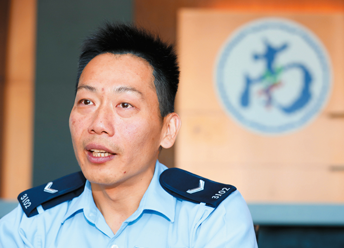 高級警員謙哥充分感受到患難下的同袍之情、警隊有愛。(《警聲》圖片)