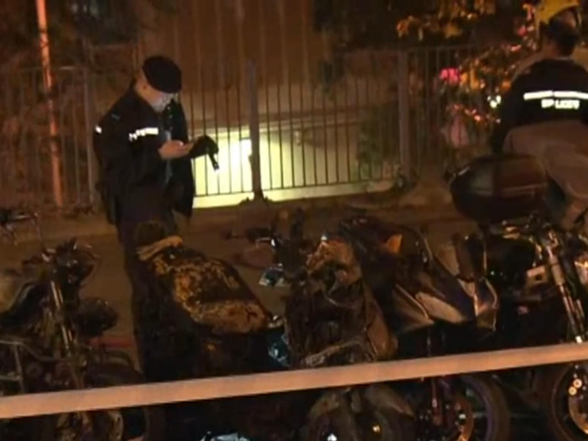 將軍澳35輛電單被焚毀 警方列縱火調查 (Now新聞截圖)