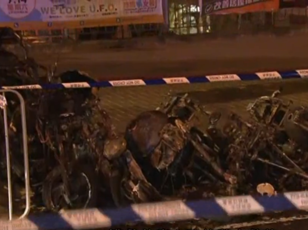 將軍澳35輛電單被焚毀 警方列縱火調查 (Now新聞截圖)