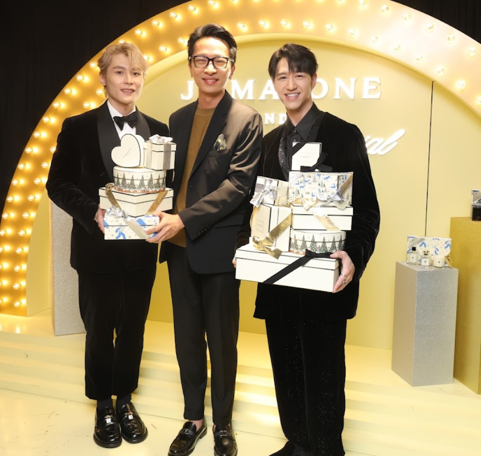 馮允謙與湯君耀一同出席《聖誕流金盛禮派對》。