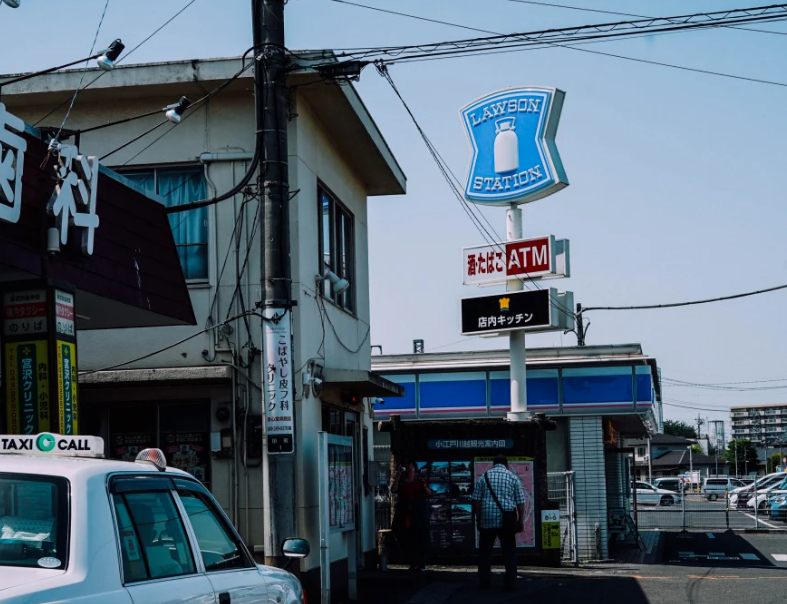 日本連鎖便利店Lawson(羅森)在日擁有超過1.4萬間分店,除了當地人外也是許多香港人遊日必去食炸雞的地方。(資料圖片)