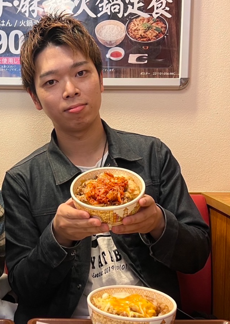 日本一名男子為了得到任天堂遊戲機Switch,發起「每天吃牛丼連鎖店Sukiya(すき家)」活動,希望能獲得網民「科金」,從2019年開始持續到現在,「超強意志力」令人驚奇。(網上圖片)