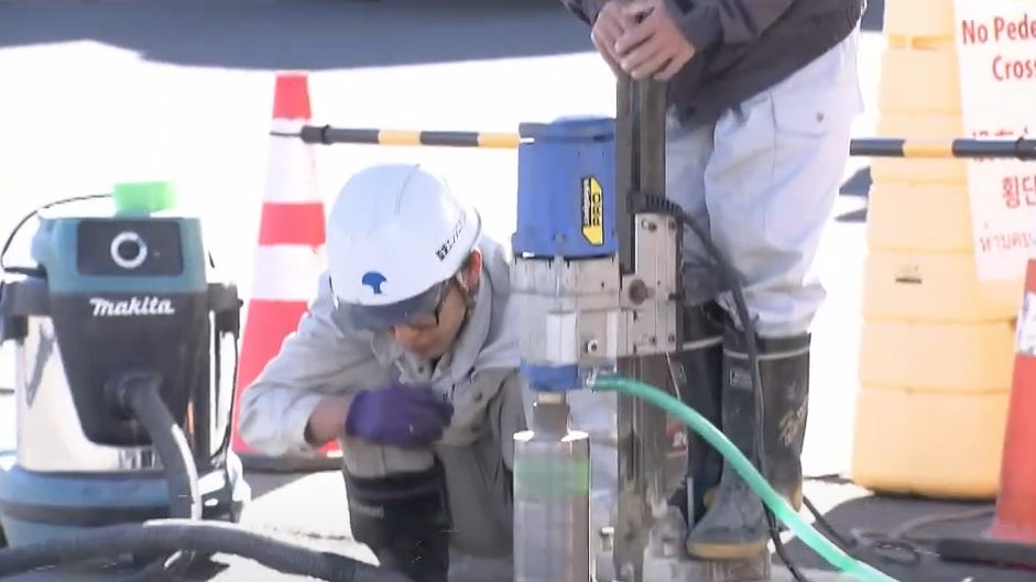 當局周一起在LAWSON一邊的行人路加裝護欄。(互聯網)