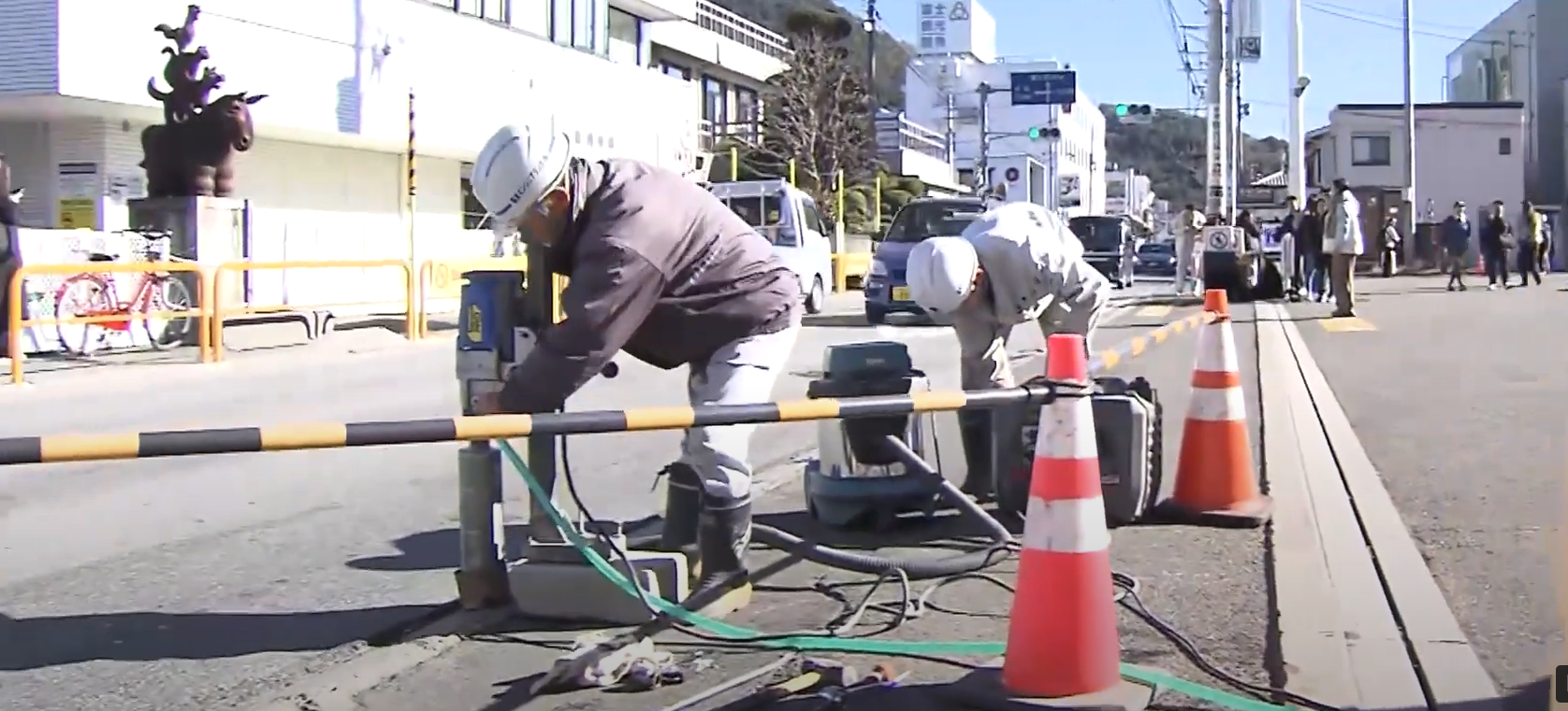 當局周一起在LAWSON一邊的行人路加裝護欄。(互聯網)