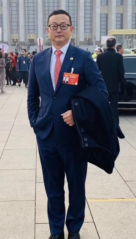 涉案的中國商人是顧問公司漢普頓國際董事楊騰波,他發表聲明否認自己是間諜。(網上圖片)