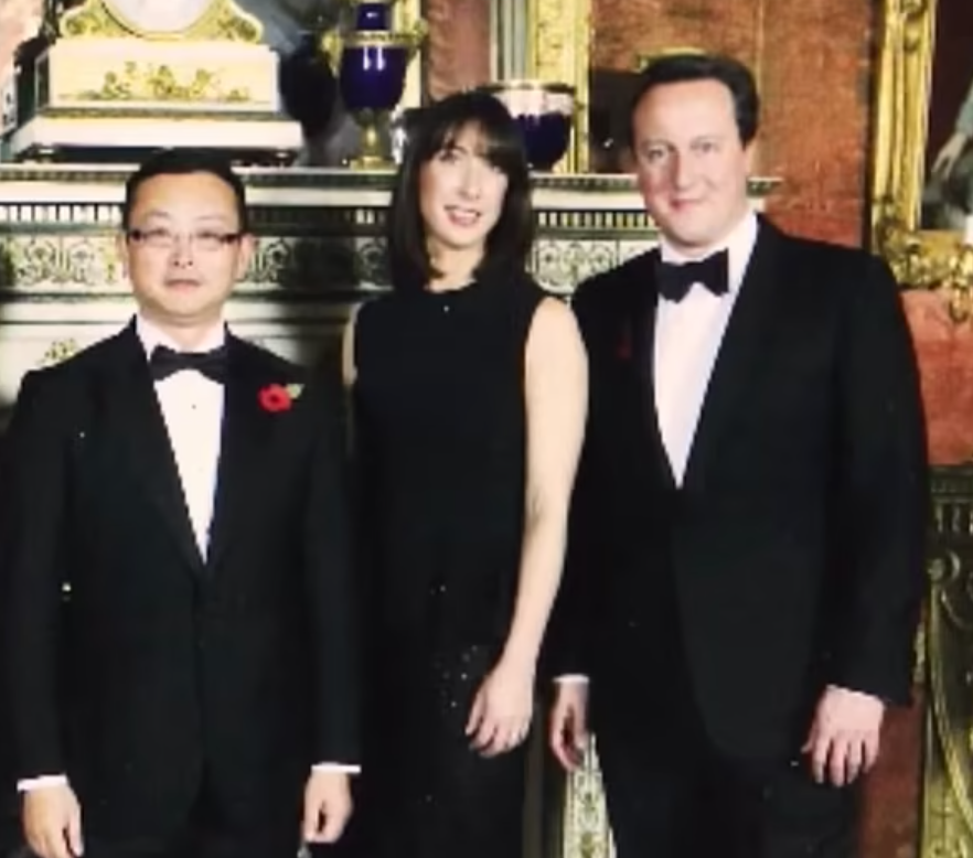 楊騰波與前首相卡梅倫合照(網上圖片)