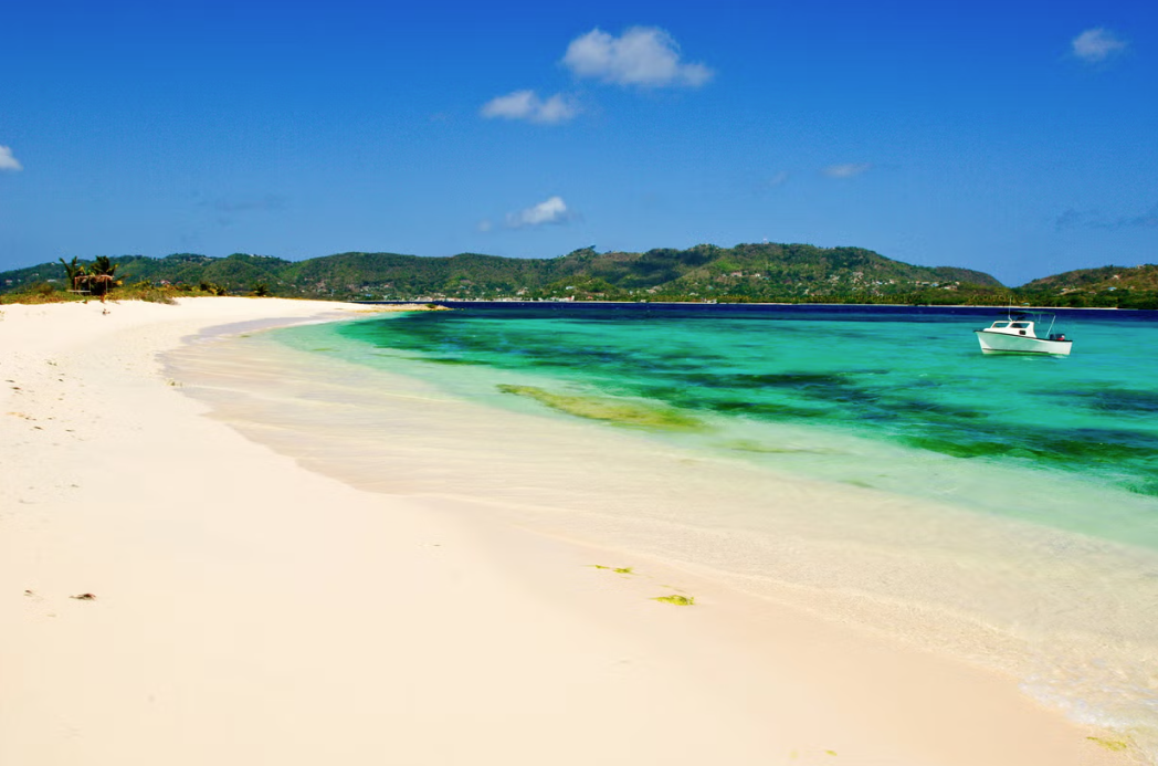 「天堂沙灘」(Paradise Beach)是卡里亞庫島(Carriacou)名勝。(互聯網)