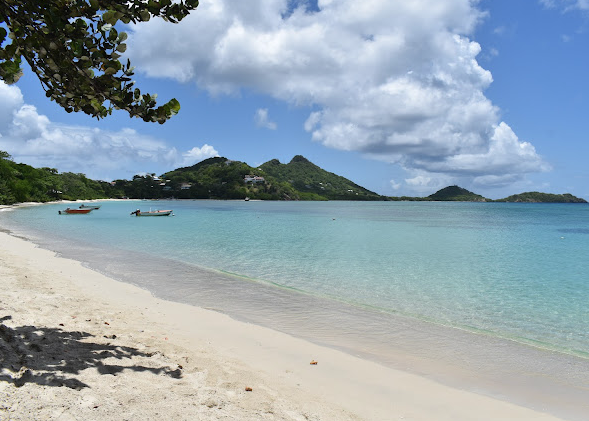「天堂沙灘」(Paradise Beach)是卡里亞庫島(Carriacou)名勝。(互聯網)