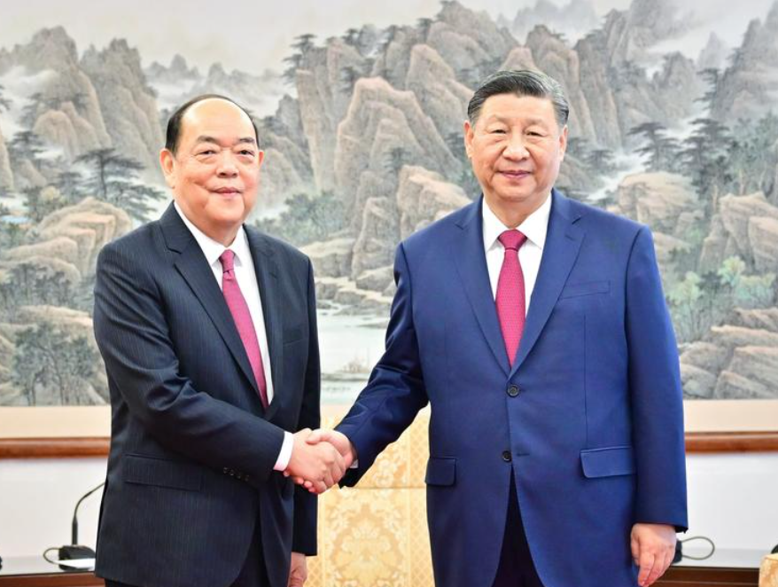 澳門回歸25周年|國家主席習近平昨日抵澳門,與行政長官賀一誠會面。(新華社)