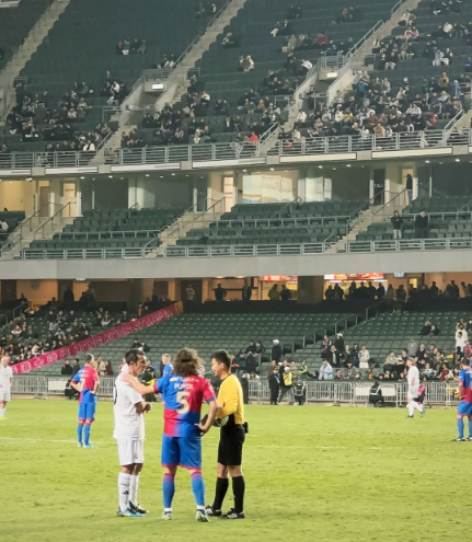 大球場的看台球迷寥寥可數。(Facebook截圖)