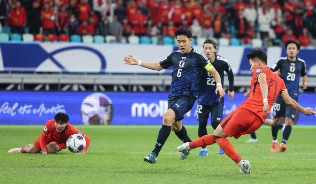 國足18強賽主場對日本時,林良銘攻入一球。(新華社)