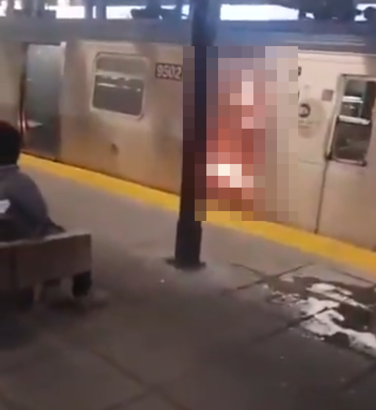 疑犯薩佩塔(Sebastin Zapeta)據指事後坐在車廂外的長凳「欣賞」傑作,未有第一時間逃離現場,當時在場的警員並沒即時留意他可能是疑犯,但隨身攝錄機錄到其影像。