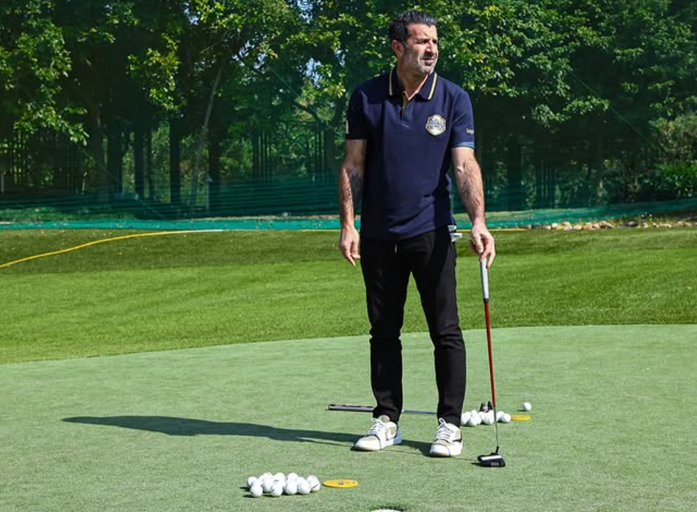 費高上載比賽、簽名會、與足總主席霍啟山聚餐、以及到高爾夫球場玩樂的相片。(費高IG)