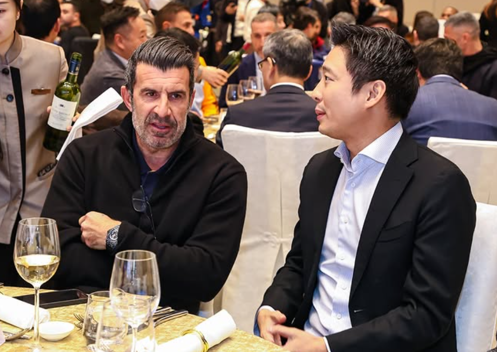 費高上載比賽、簽名會、與足總主席霍啟山聚餐、以及到高爾夫球場玩樂的相片。(費高IG)