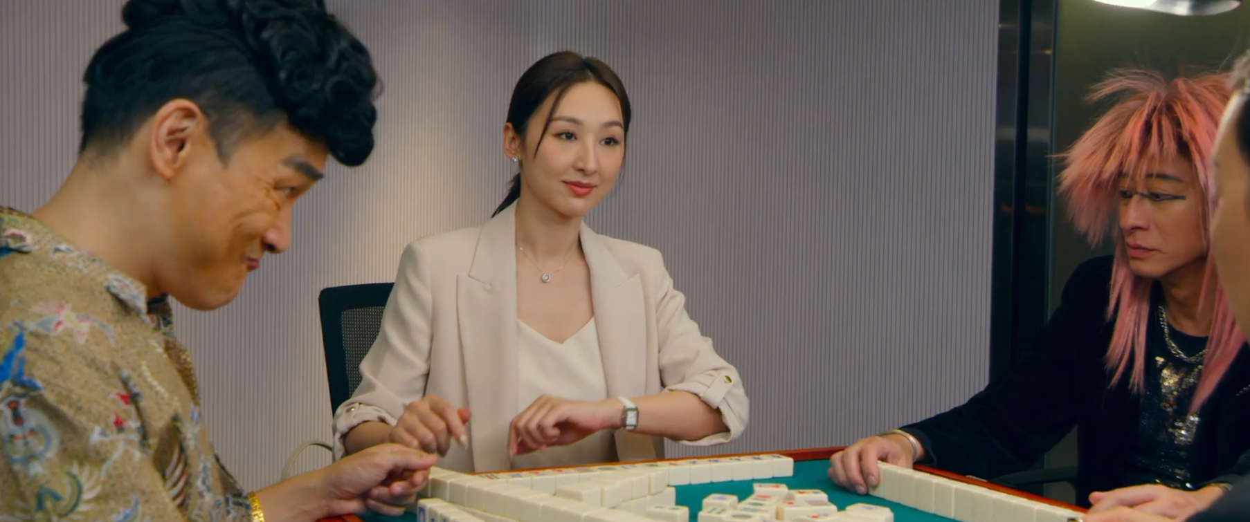 《麻雀女王追男仔》多場電影片段於MV中首度曝光。