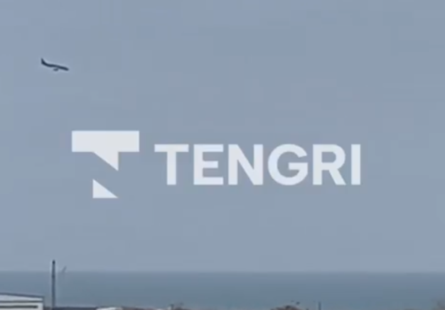 阿塞拜疆航空一架客機在哈薩克西部墜毀,機上有72人。(影片截圖)