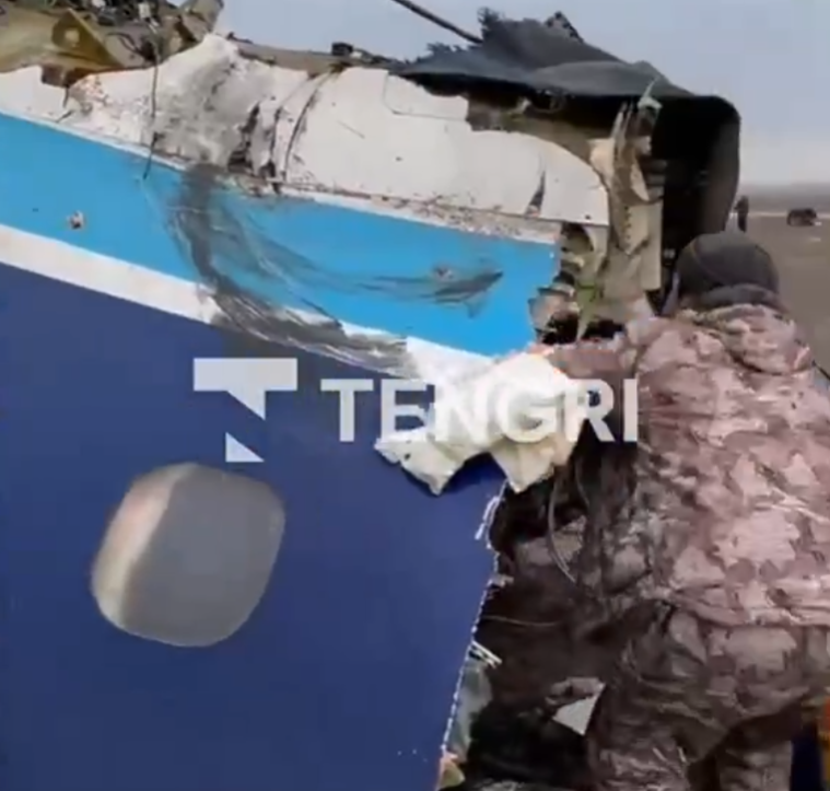 阿塞拜疆航空一架客機在哈薩克西部墜毀,機上有72人。(影片截圖)