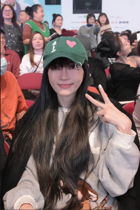 謝金燕適逢聖誕正日生日,昨日專程看華仔個唱慶生。