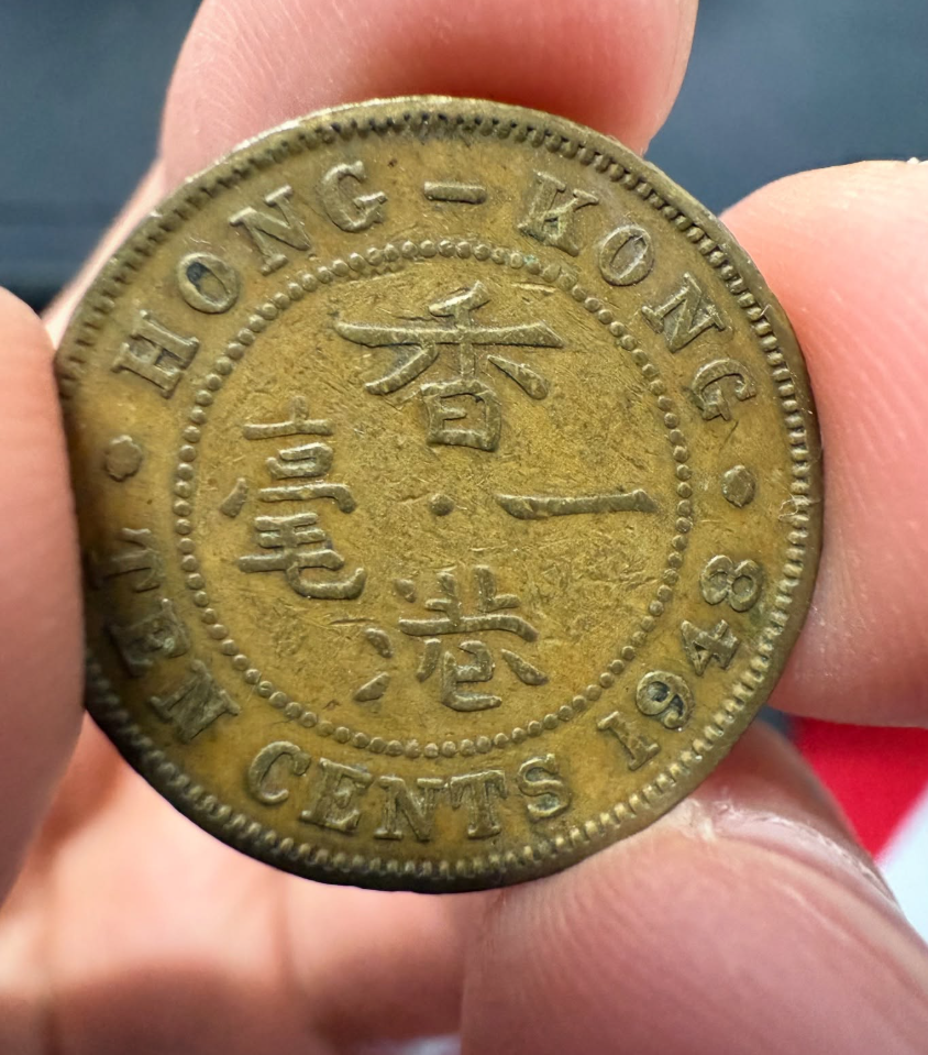 有網民於超級市場獲找續1毫是在1948年發行,背面肖像是父親英王佐治六世,俗稱為「男仔頭」。(Threads)