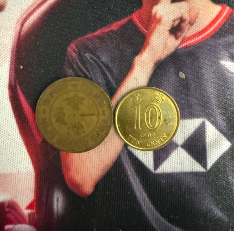 有網民於超級市場獲找續1毫是在1948年發行,背面肖像是父親英王佐治六世,俗稱為「男仔頭」。(Threads)