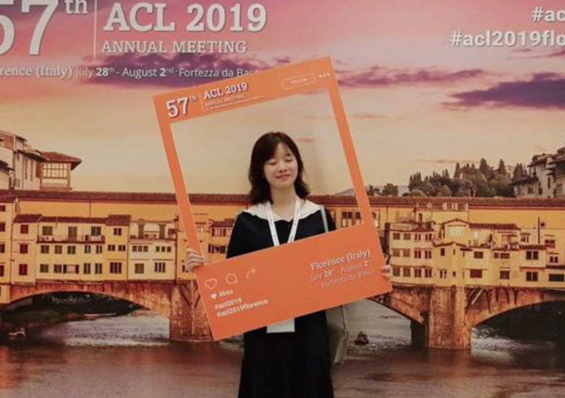 小米創辦人兼董事長雷軍開出千萬元人民幣年薪,挖角被譽為「AI天才少女」的95後羅福莉,任命其為小米AI實驗室大模型團隊的負責人。(網上圖片)