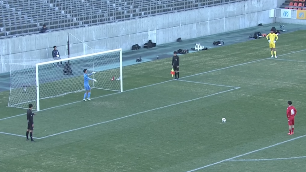 尚志高校守門員在門前跳舞。(影片截圖)