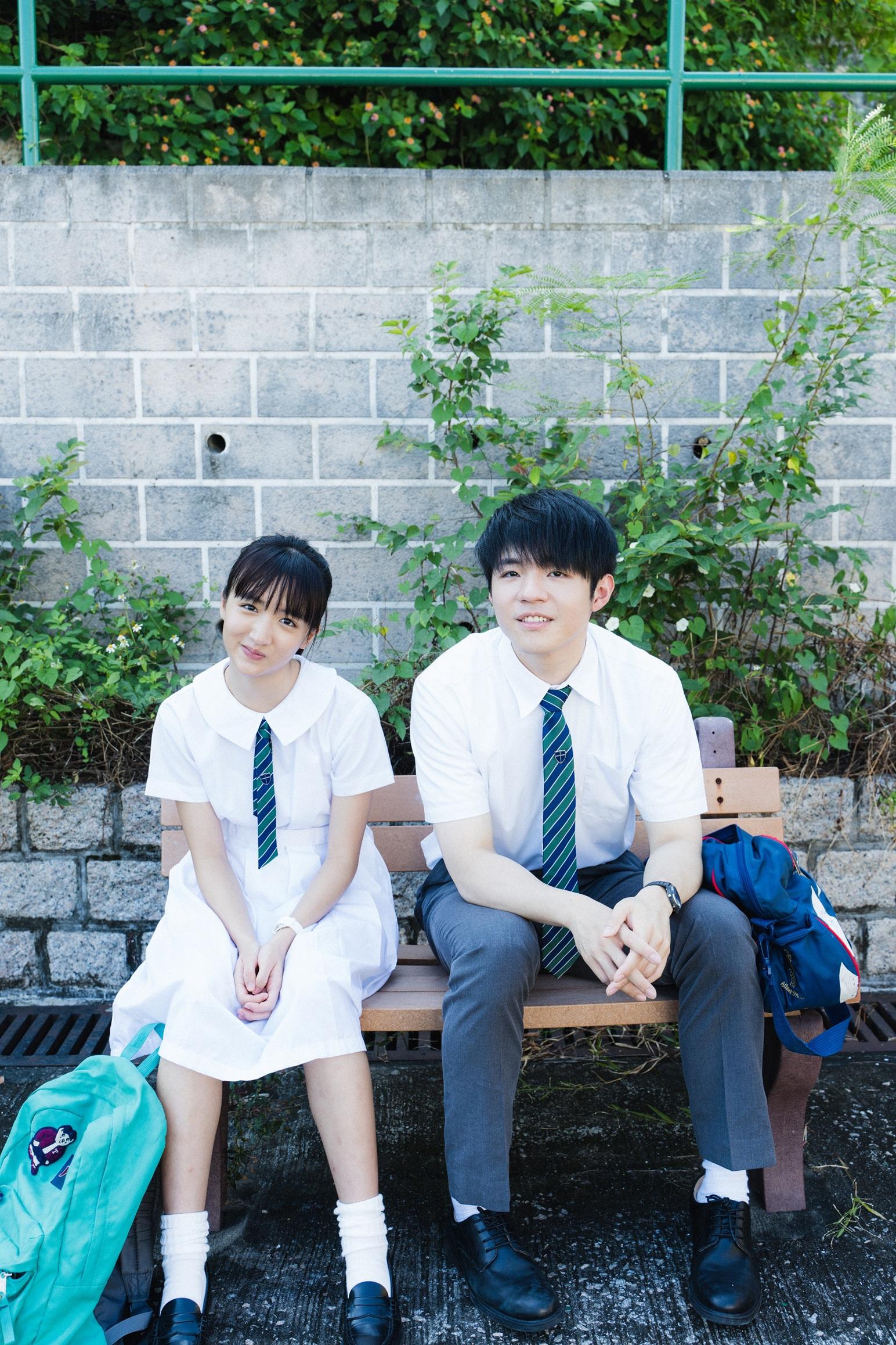 31歲的陳卓賢與20歲的許恩怡在電影《久別重逢》齊齊穿中學校服,零違和感。