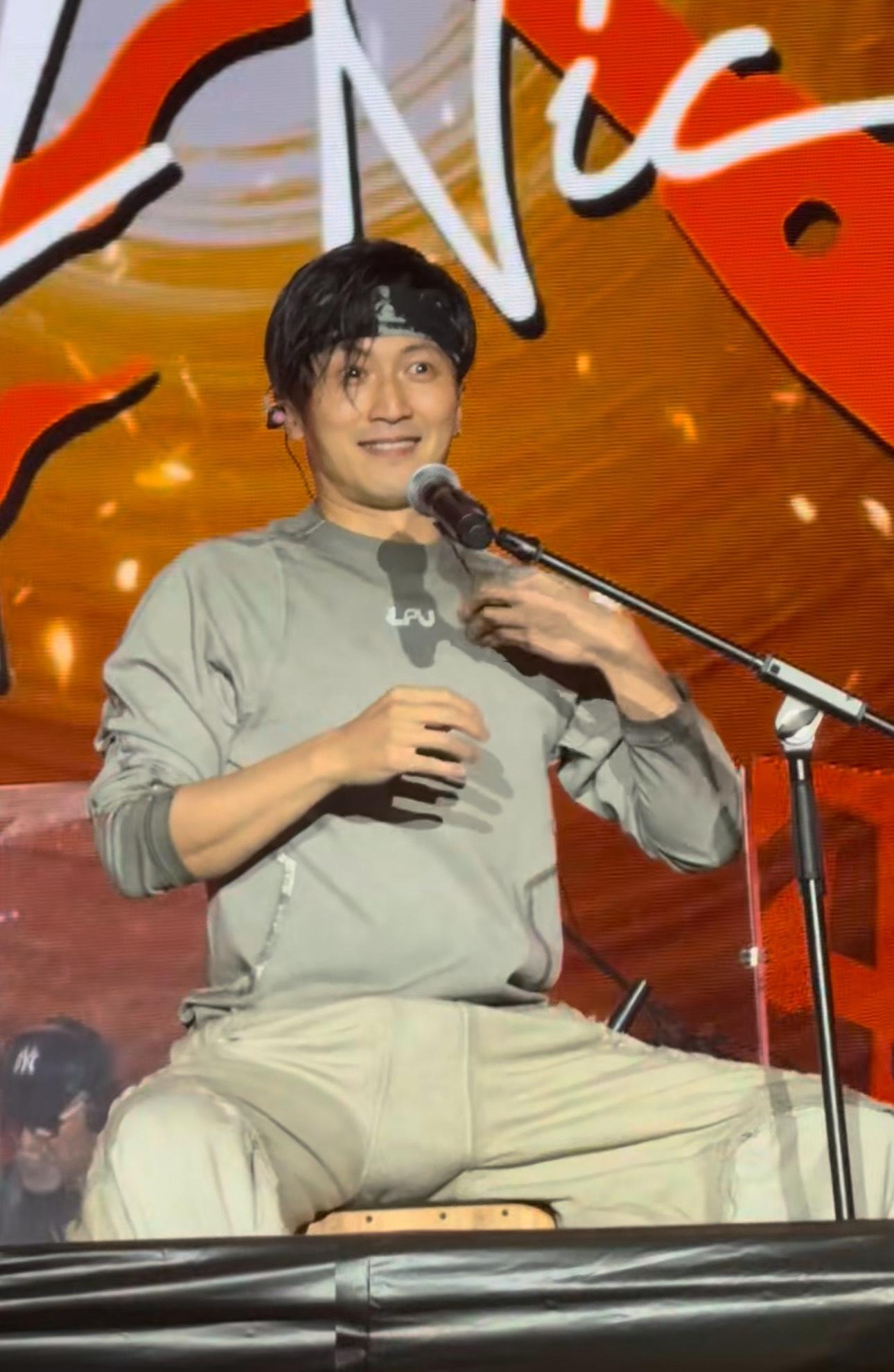 謝霆鋒日前在澳門舉行「美獅鋒味搖滾美食節」,粉絲紛紛大叫要求開演唱會。