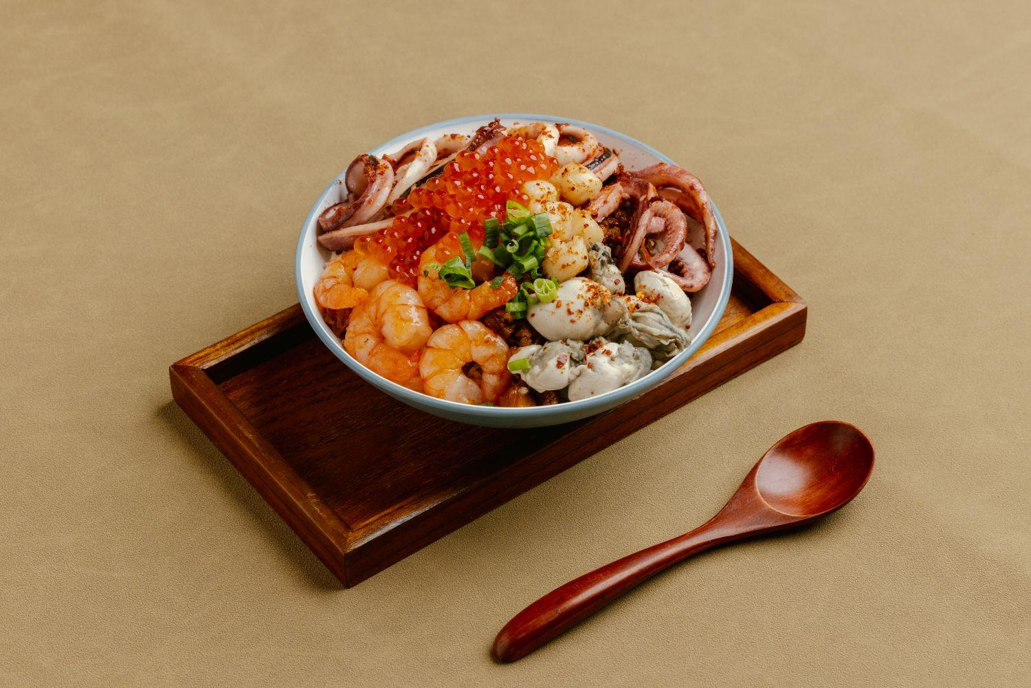 超夯海鮮綜合蓋飯