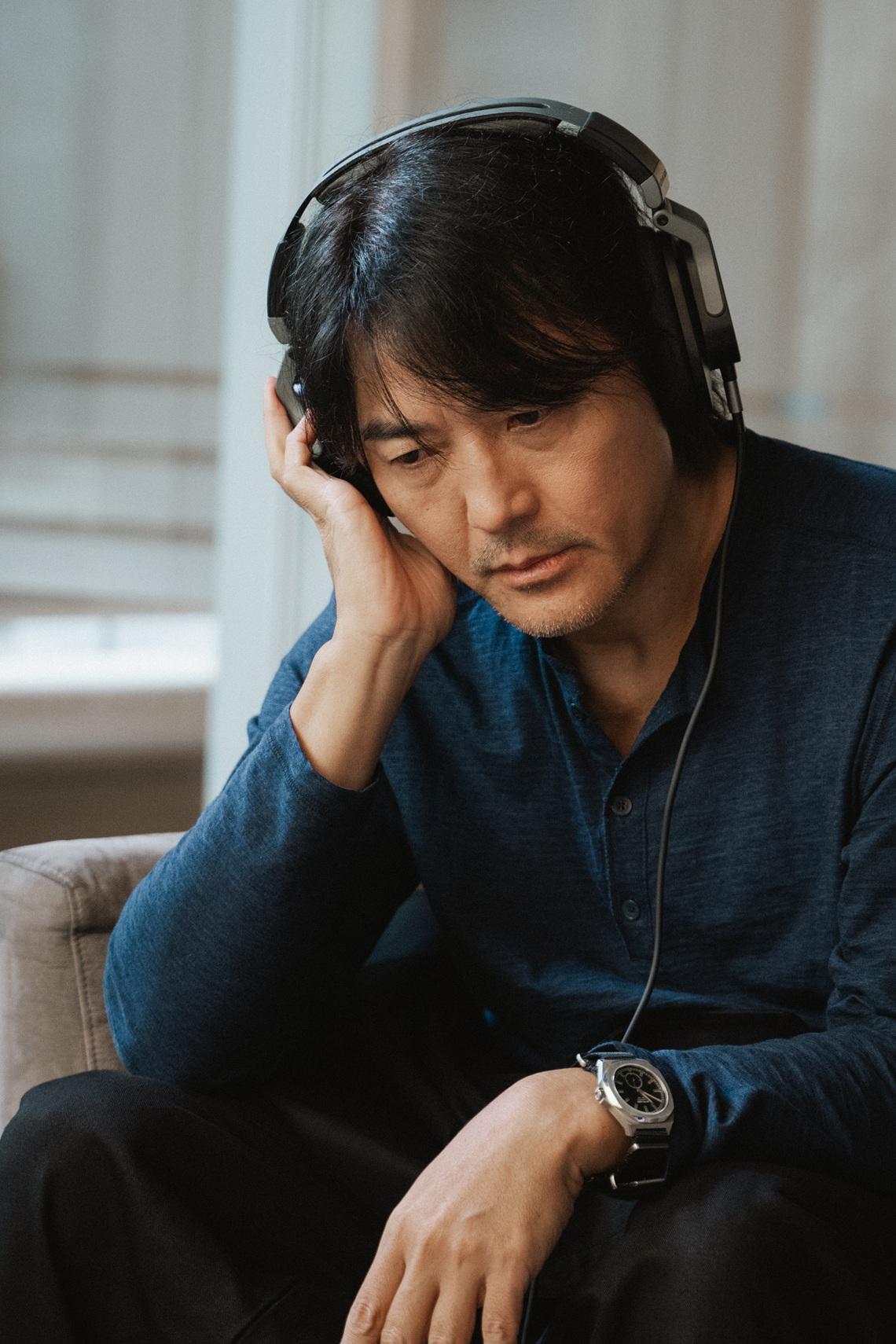 鄭伊健在電影《久別重逢》演一名遇創作樽頸的中年音樂人。