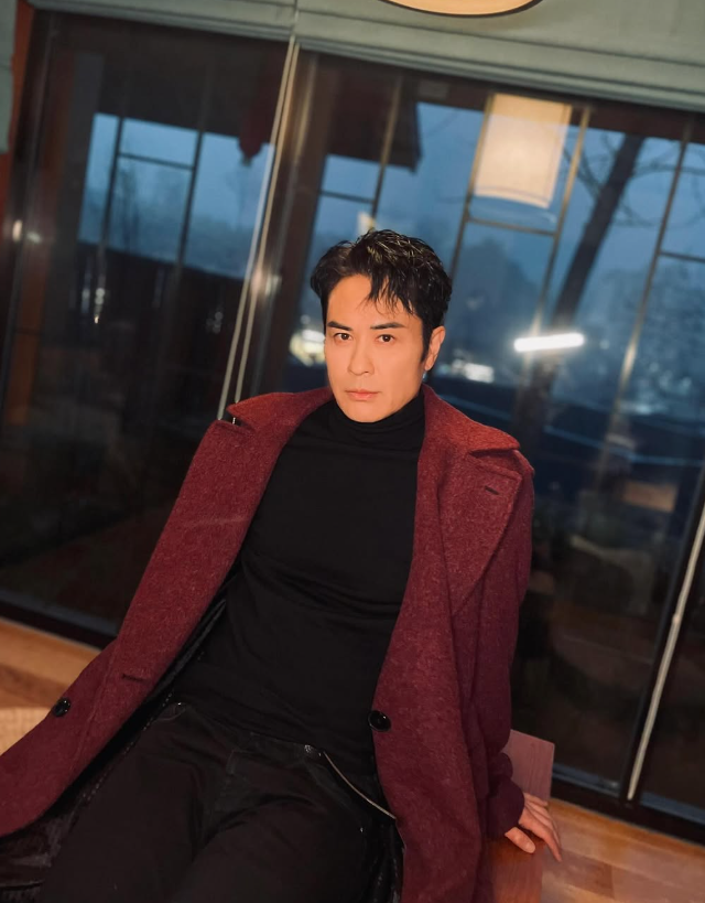 屬雞代表藝人:鄭嘉穎1969年