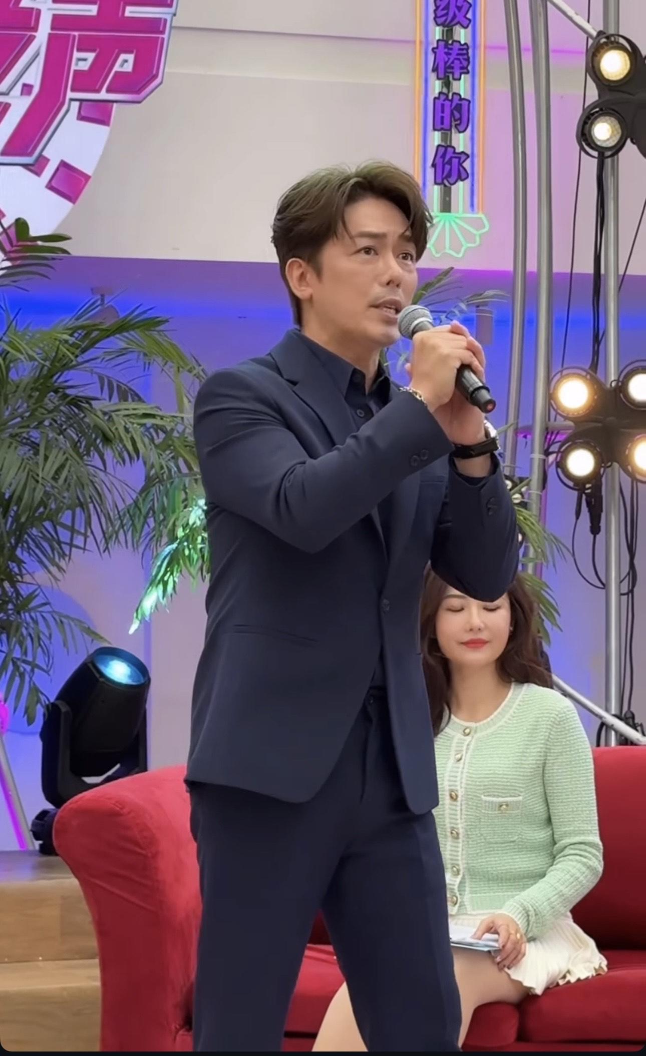 鄭梓浩以林子祥的經典金曲《敢愛敢做》掀起全晚高潮。