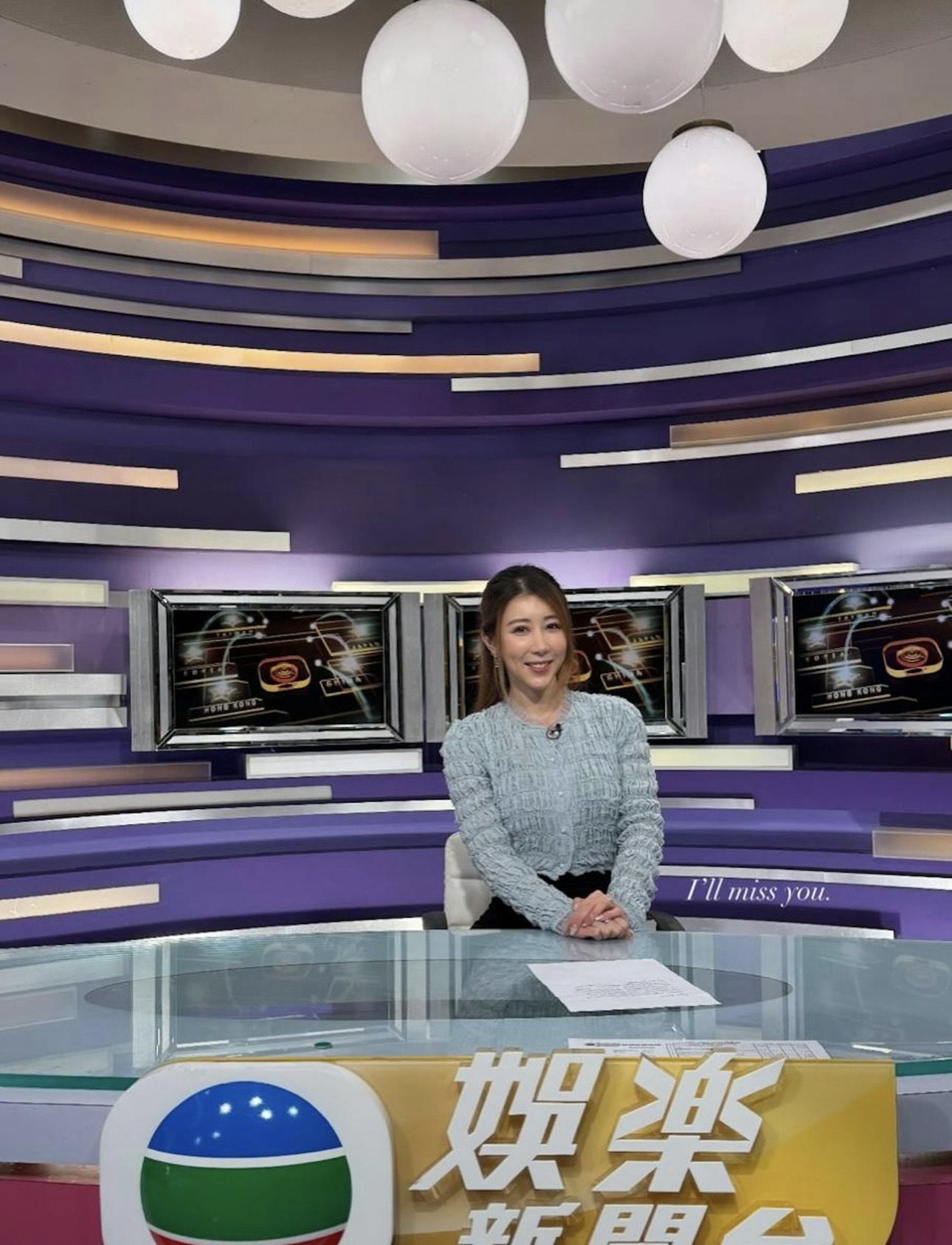 陳婉衡分享在無綫娛樂新聞台主播枱的照片,寫道:「I’ll miss you」。