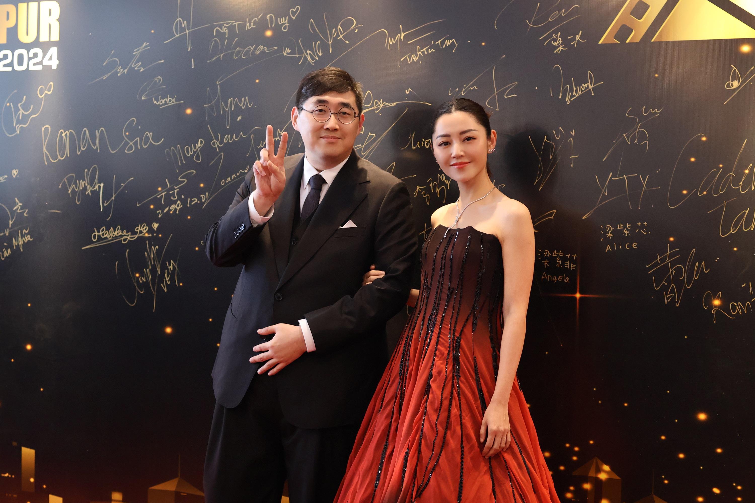 陳茂賢和衛詩雅出席亞太影展行紅地毯。