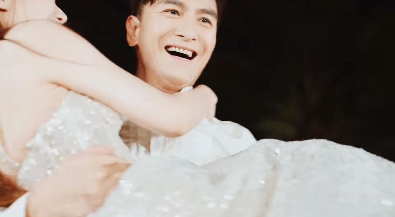 馬國明與太太共舞,馬國明更來一個公主抱。