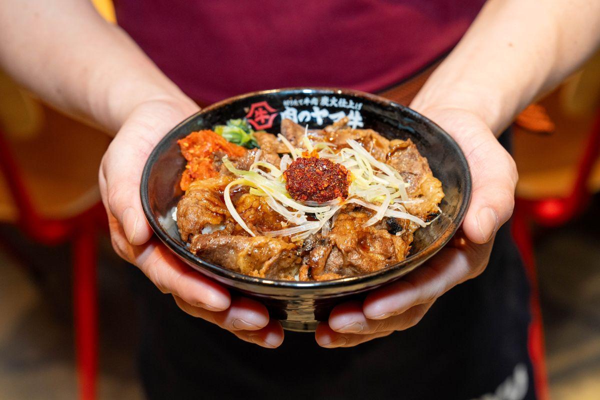 麻辣燒肉丼 中100g/$45,大120g/$53,特150g/$60