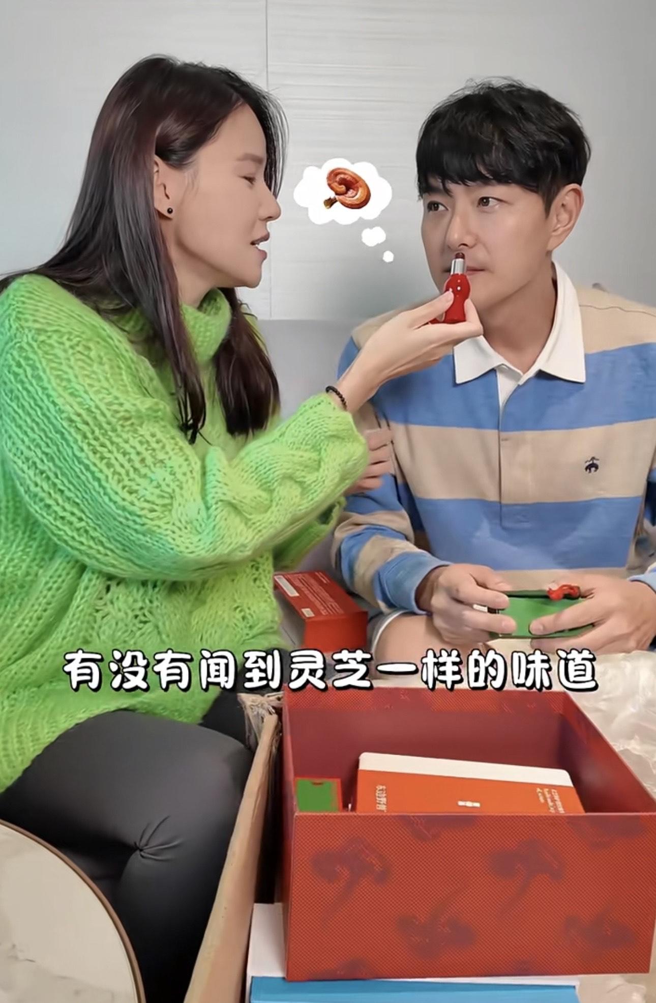 翠如坐下時,孕肚相對明顯。