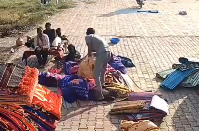 他便整理一下棉被位置再作嘗試。(X)