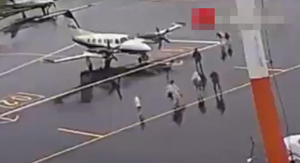 網上流傳Galeazzi與家人於機場登機一刻。(X)