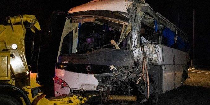 涉事巴士已移離現場,事故原因尚不清楚。(X)