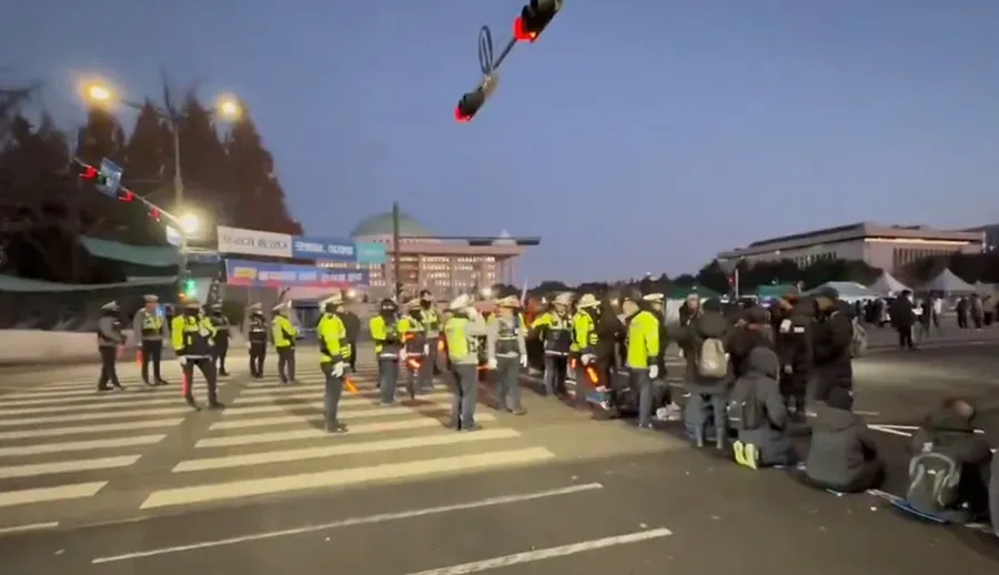 國民力量黨形容局面是「災難性」。(X)