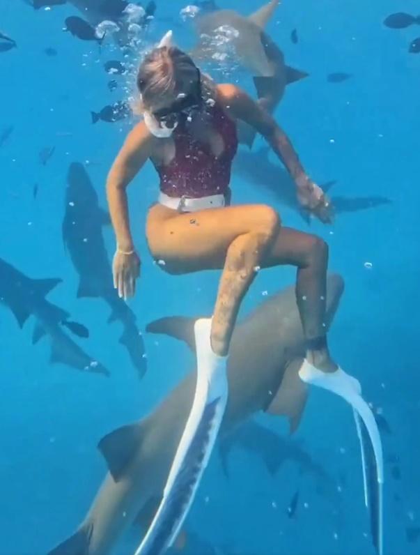 Lilian立即受痛掙扎。(IG)