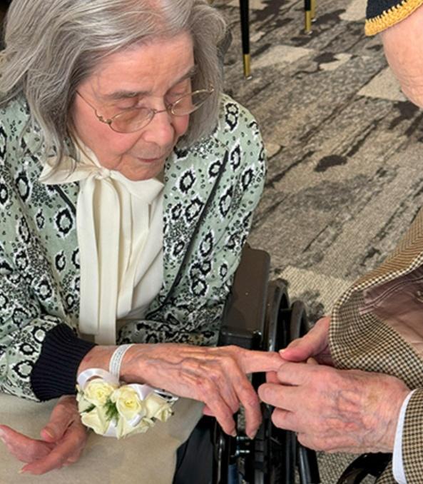 他們拍拖9年後才決定結婚。(X)