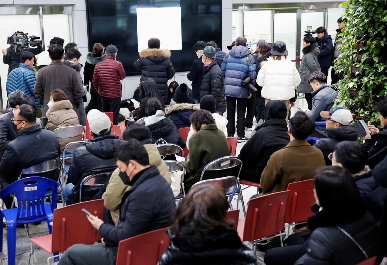 濟州航空空難,料部分死者今舉行葬禮,部分家屬:「八成遺體」都希望帶回。(Reuters)