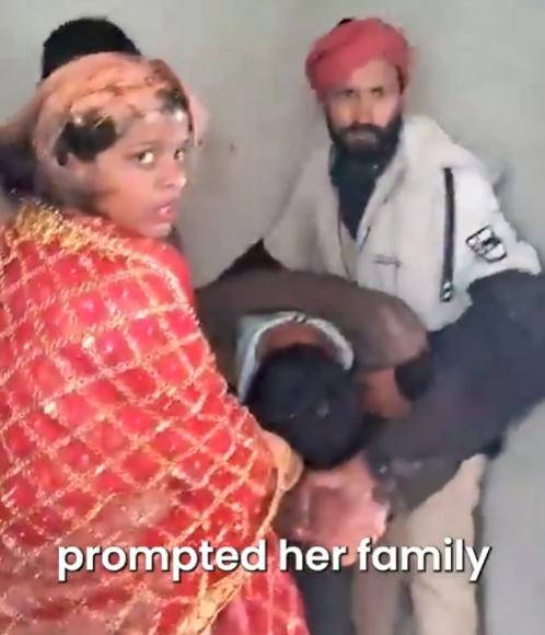 Kumar不願抬頭亦拒絕望向Gunjan。(X)