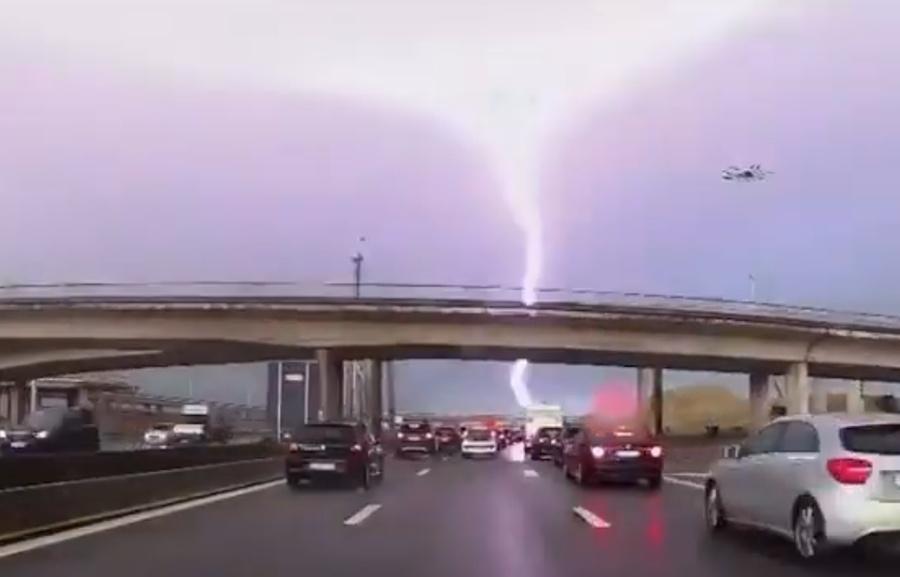 途易航空22日還有另1架貨機遭遇雷擊。(X)
